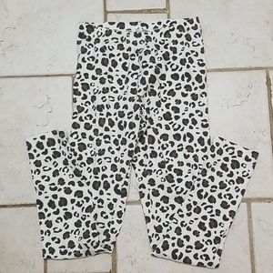 Giraffe print leggings
